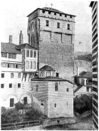 Хиландар (Афон). Внутренний вид монастыря с жилой башней (пирг)