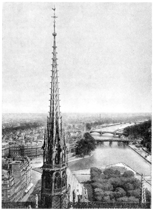 Париж. Собор Парижской богоматери. Шпиль башни над средокрестием Париж. Собор Парижской богоматери. Шпиль башни над средокрестием